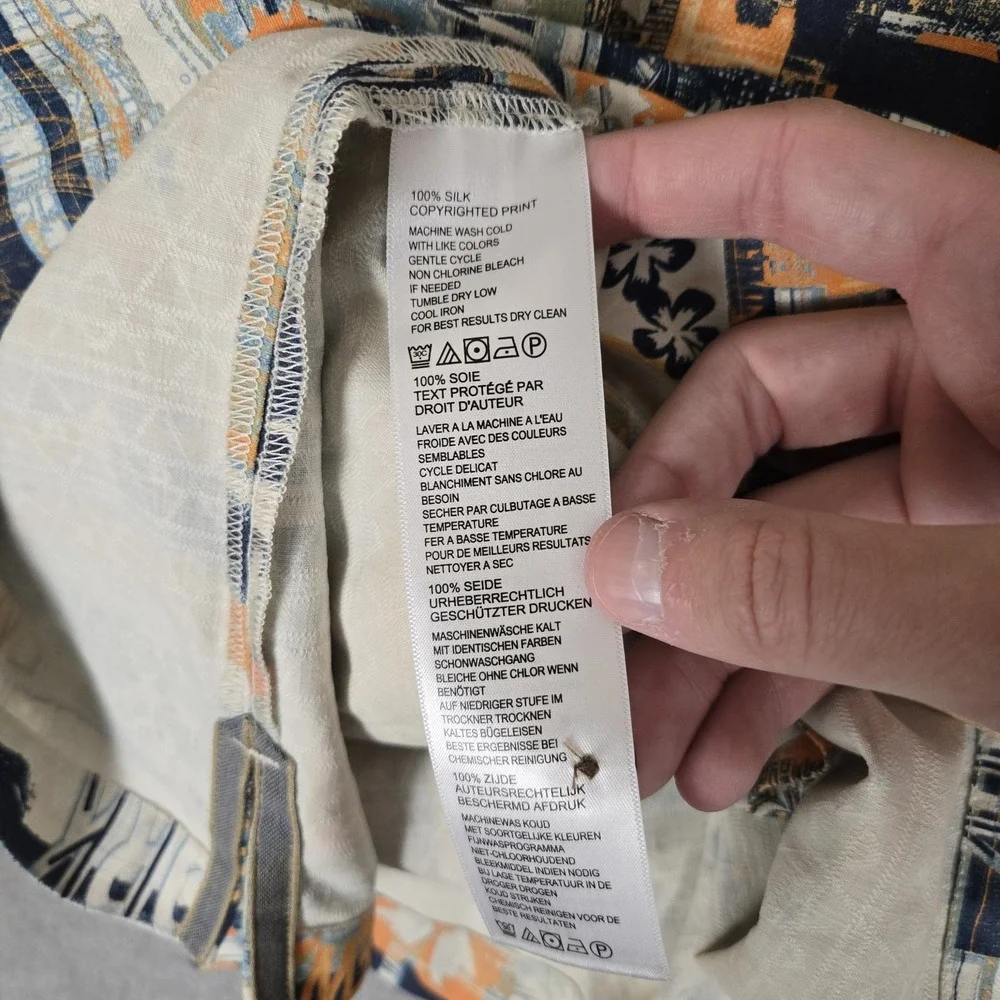 Tommy Bahama Shirt Mens Large 100% Silk Camp New York City AOP Print Hawaiian